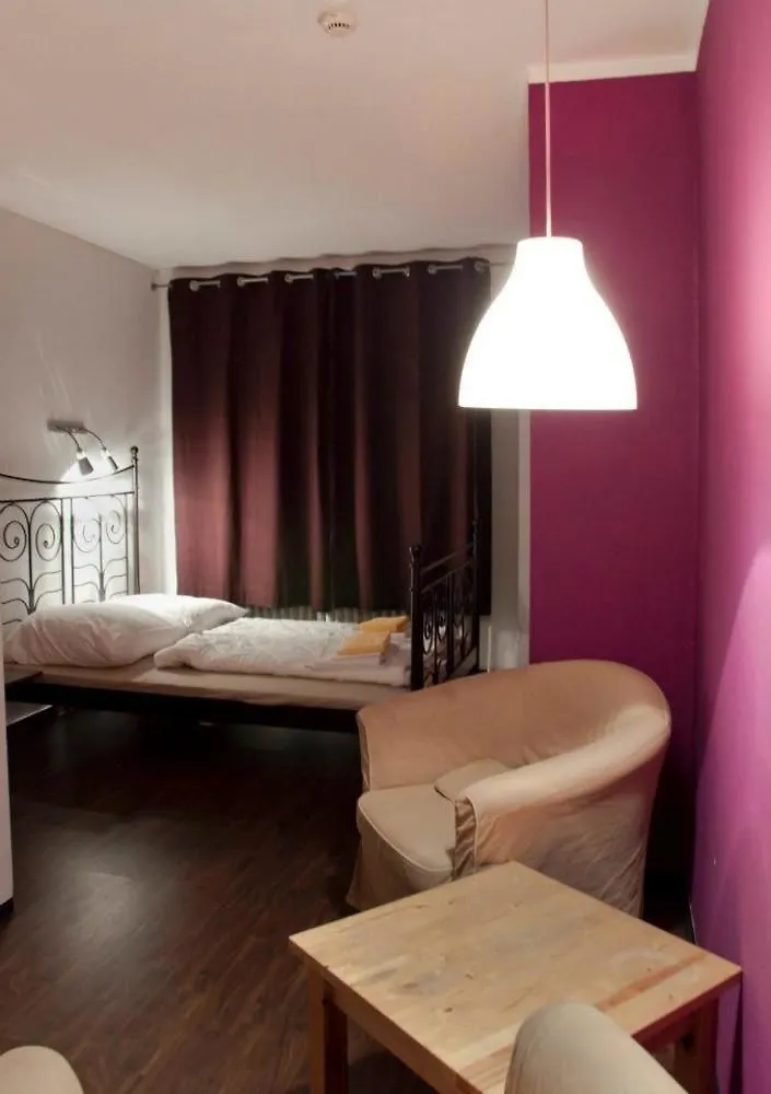 Station - Hostel For Backpackers Κολωνία